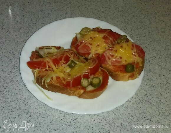 Мини-пицца на тосте