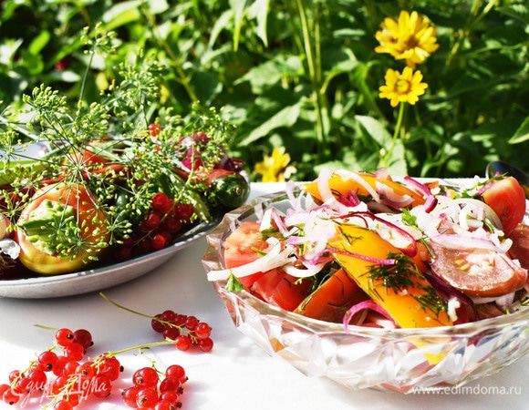 Летний салат из помидоров к шашлыку