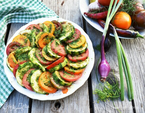Кабачки с помидорами, чесноком и зеленью Кабачки с помидорами, чесноком и зеленью