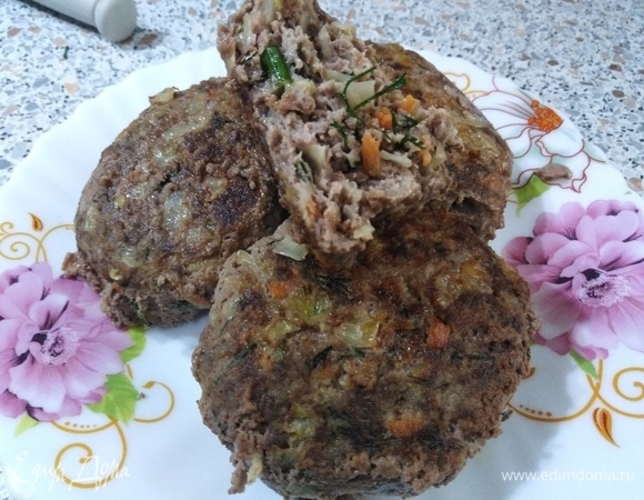 Котлеты из говядины с жареной капустой Котлеты из говядины с жареной капустой