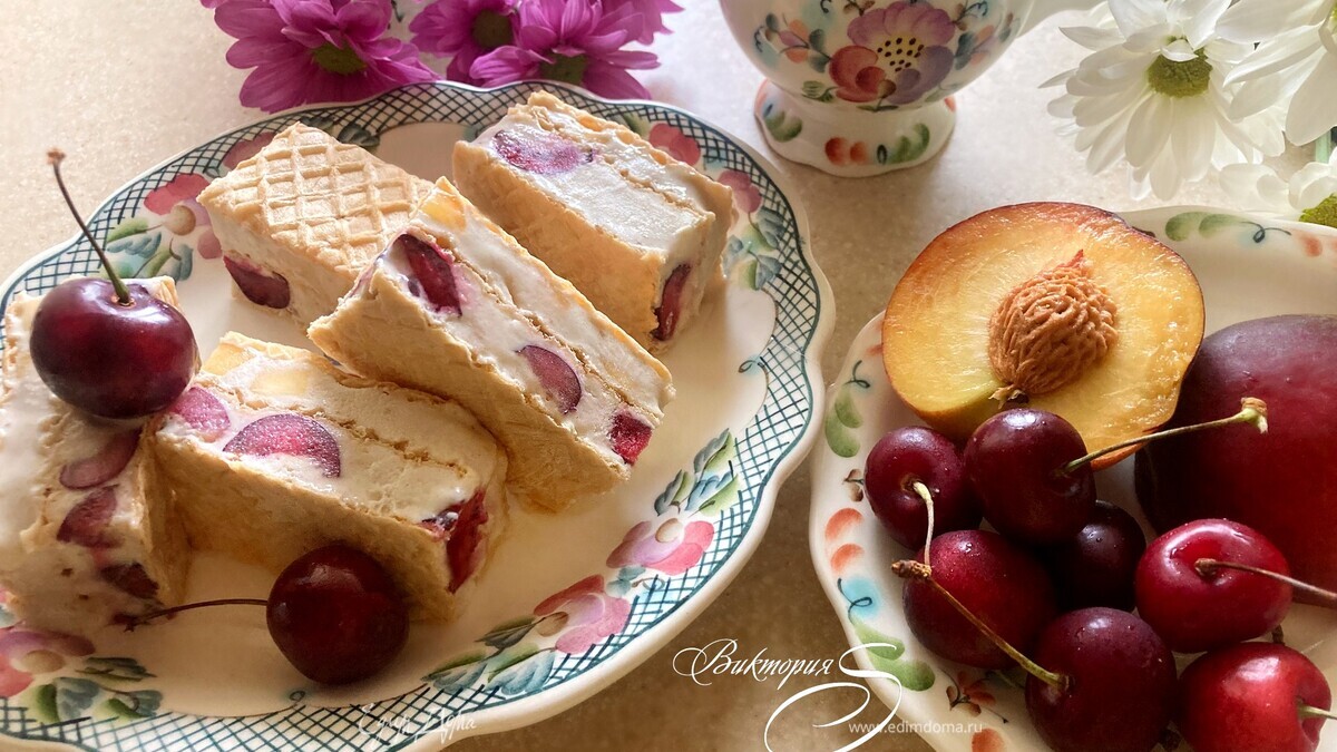 Мороженое-сэндвич со свежими фруктами