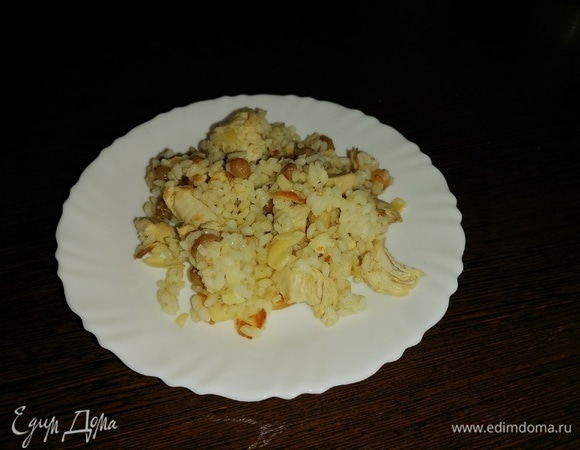 Курица с рисом, миндалем и изюмом Курица с рисом, миндалем и изюмом