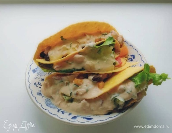 Тако с курицей и двумя соусами