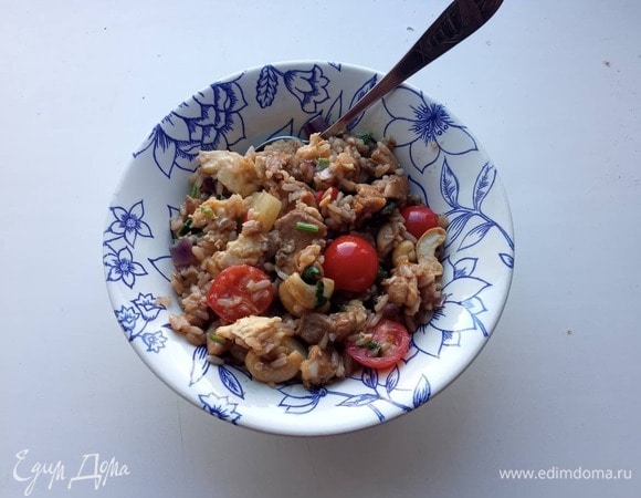 Тайский жареный рис с курицей Тайский жареный рис с курицей