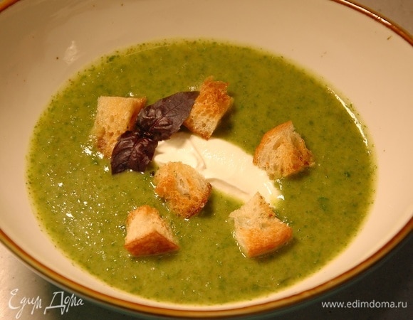 Зеленый суп из латука, руколы и щавеля