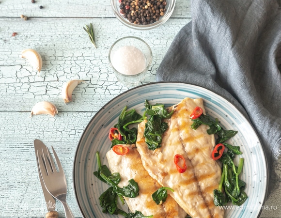 Филе судака со шпинатом и зеленым маслом Филе судака со шпинатом и зеленым маслом