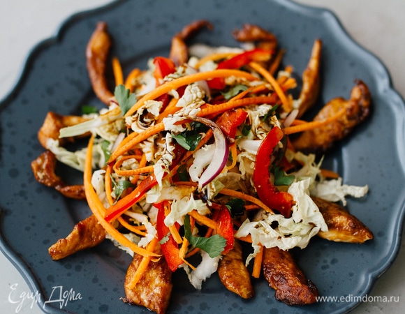 Салат с курицей в соевом соусе Салат с курицей в соевом соусе