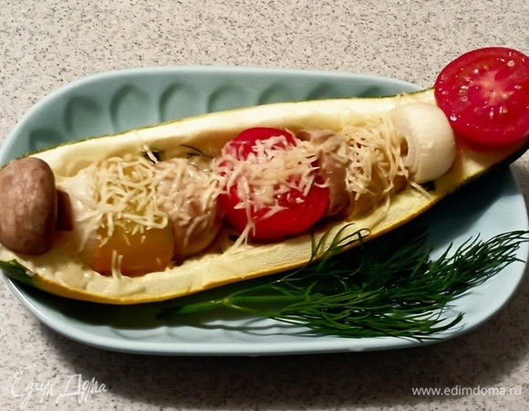 Кабачок с шампиньонами, овощами и сыром Кабачок с шампиньонами, овощами и сыром