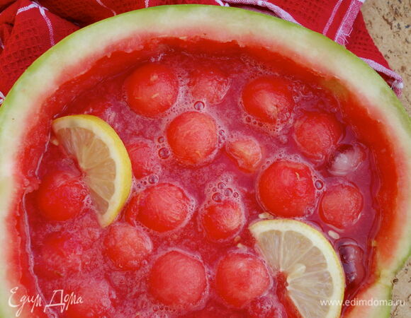 Алкогольный крюшон в арбузе Алкогольный крюшон в арбузе