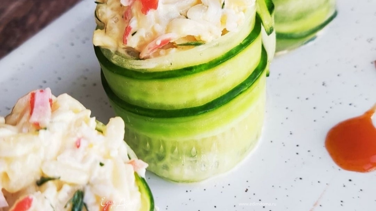 Рулетики с крабовым салатом