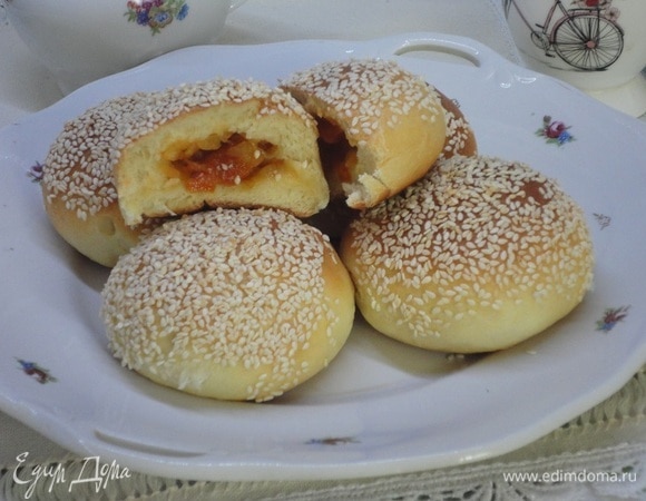 Кунжутные булочки с яблоками
