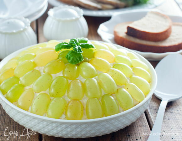 Салат с курицей с виноградом Салат с курицей с виноградом