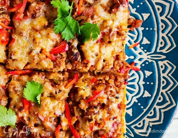 Пиде с фаршем и томатным соусом 