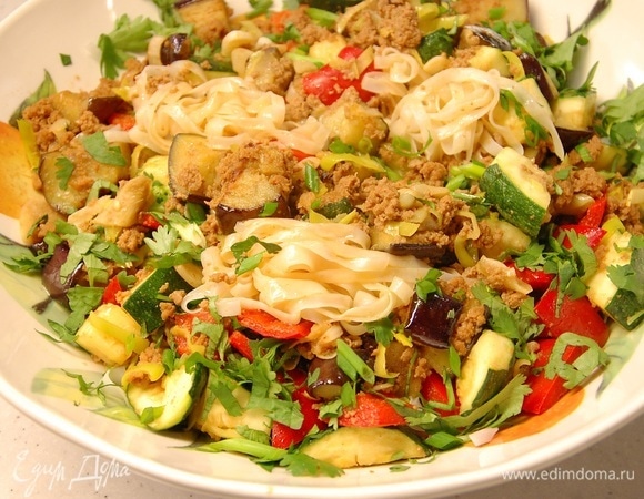 Свинина в воке с лапшой и баклажанами Свинина в воке с лапшой и баклажанами