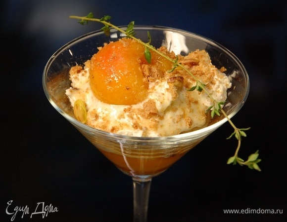 Томленые абрикосы со сливочно-фисташковым кремом Томленые абрикосы со сливочно-фисташковым кремом