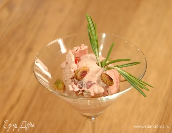 Мороженое с вишней и фисташками Мороженое с вишней и фисташками