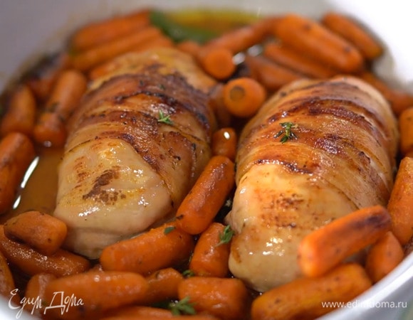 Фаршированные куриные грудки с беконом и морковью Фаршированные куриные грудки с беконом и морковью