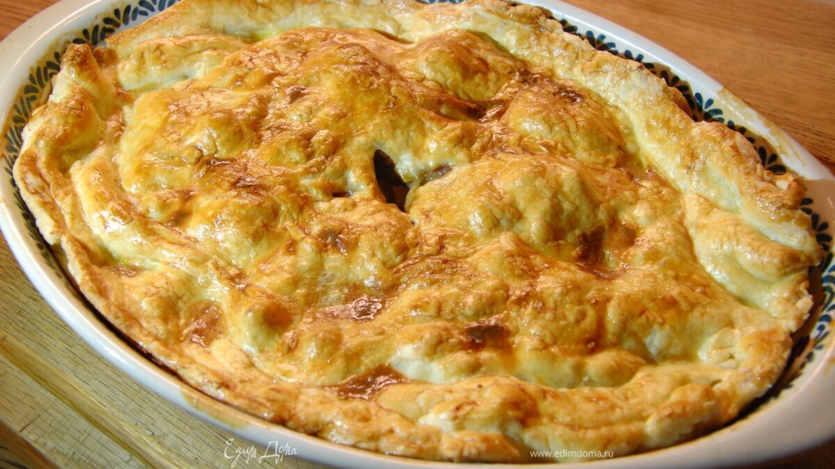 Пирог с индейкой, беконом и грибами