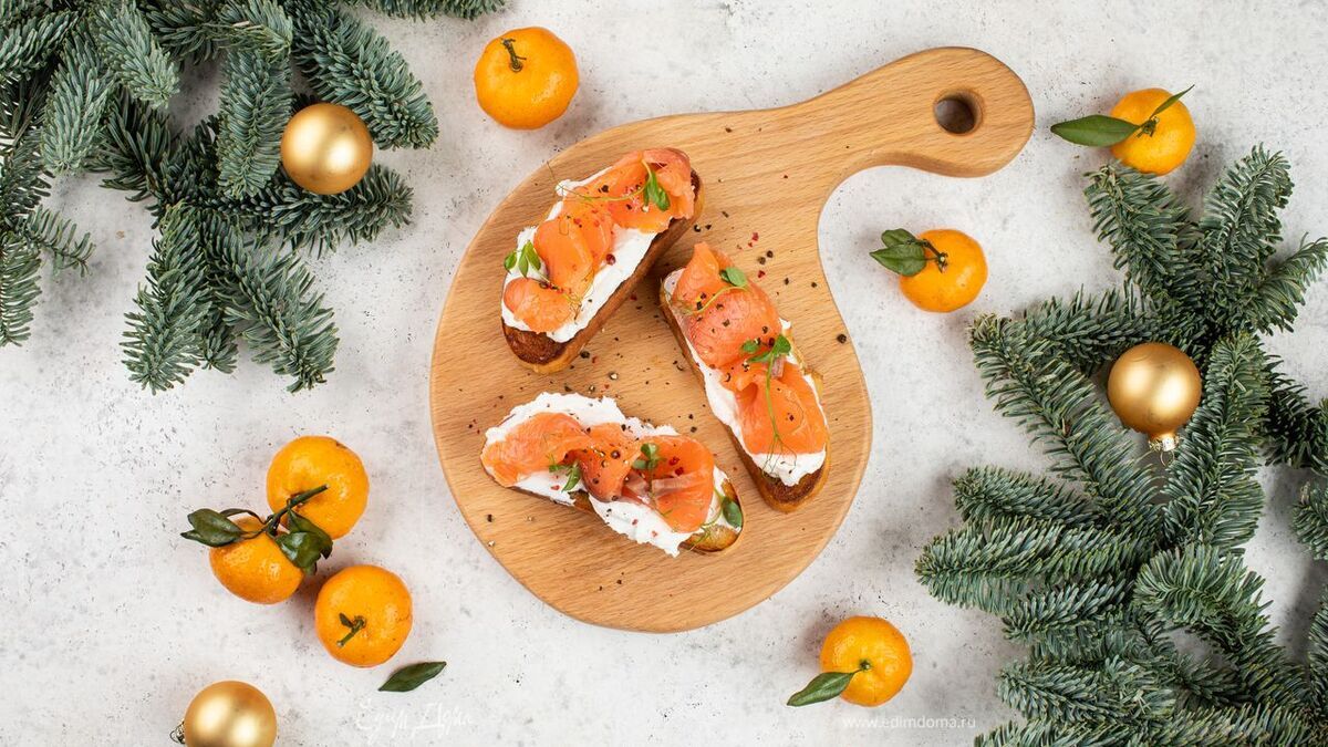 Брускетты с лососем и рикоттой