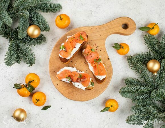 Брускетты с лососем и рикоттой