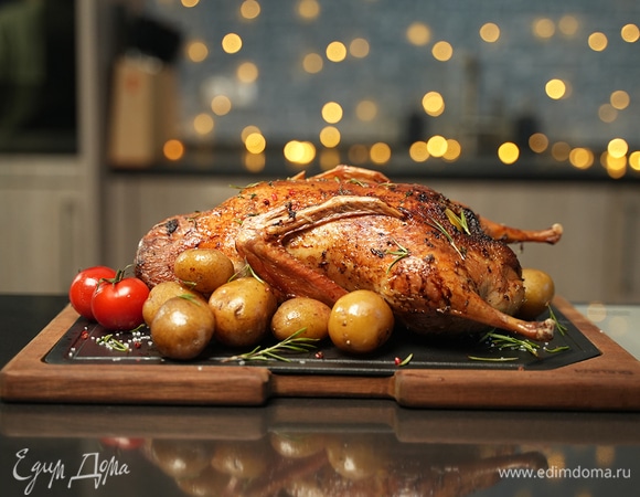 Запеченная утка с яблоками, апельсинами и курагой Запеченная утка с яблоками, апельсинами и курагой