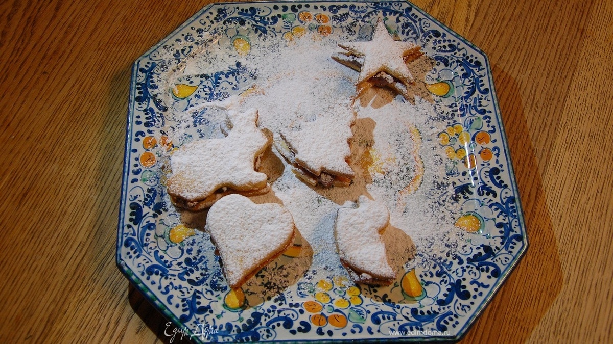 Зимнее печенье с малиновым джемом