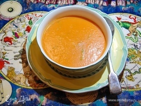 Томатный суп с запеченным перцем и кокосовым молоком