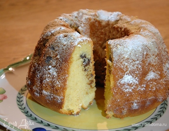 Круглый кекс на айране с шоколадными каплями