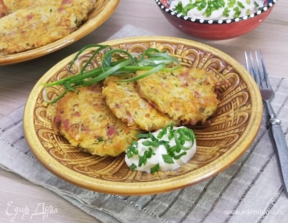 Картофельные оладьи с сыром и беконом