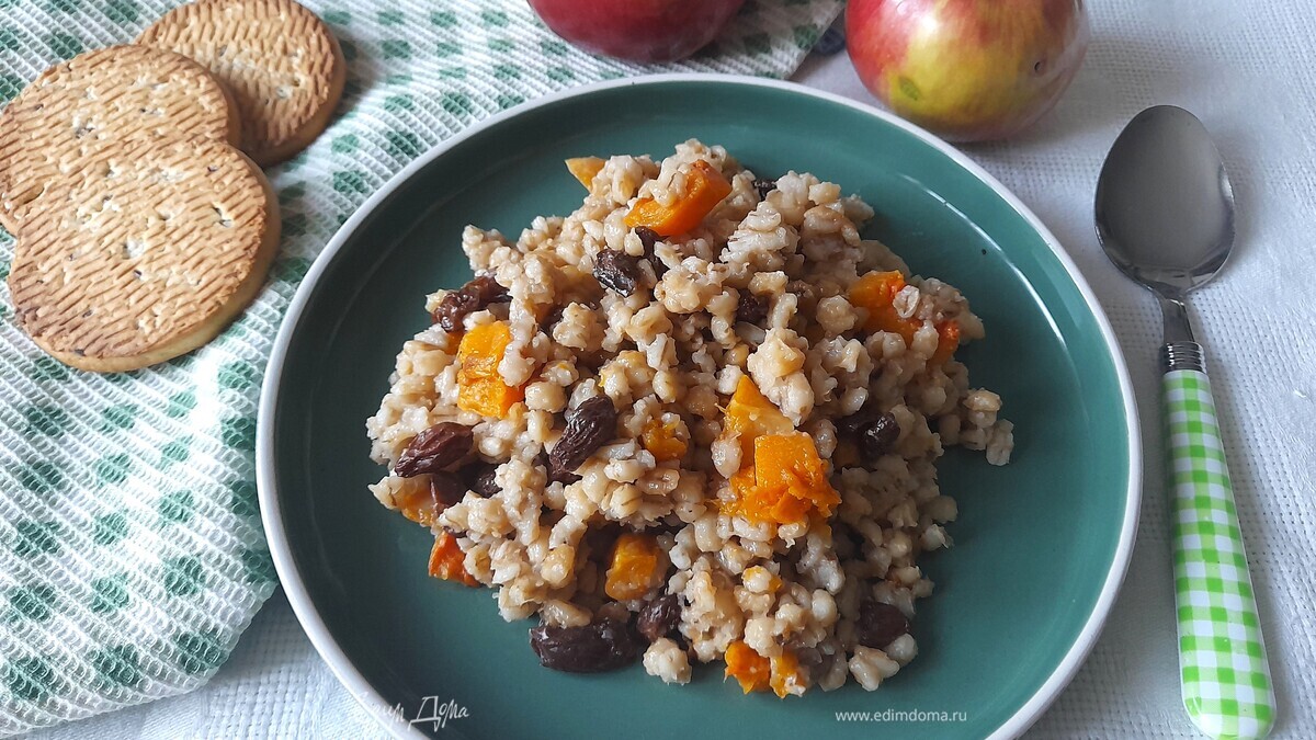 Перловая каша с тыквой и изюмом