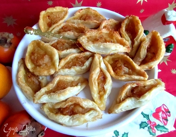 Слойки с джемом и яблоком