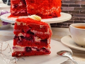 Торт «Красный бархат» с вишневой начинкой