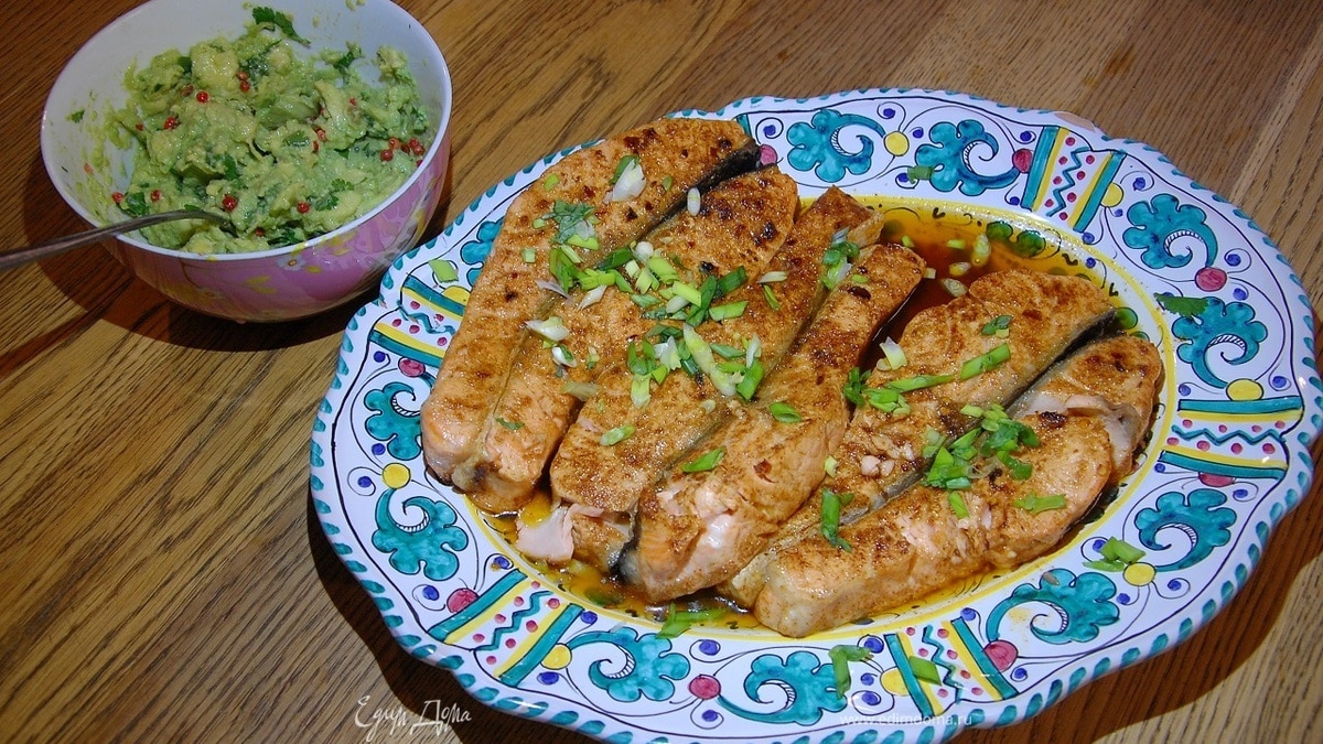 Пряный лосось с гуакамоле