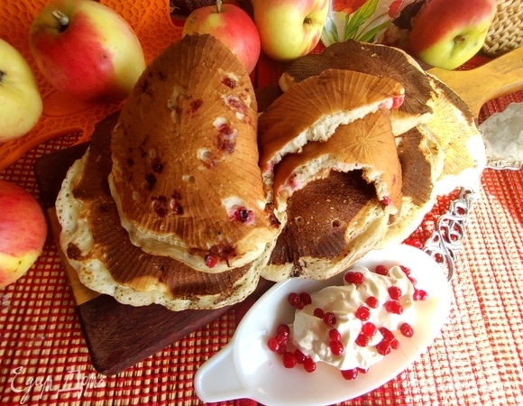 Панкейки с брусникой