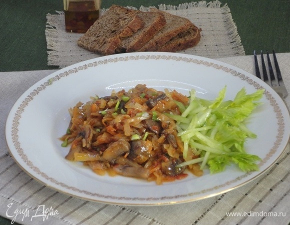 Капуста белокочанная с грибами