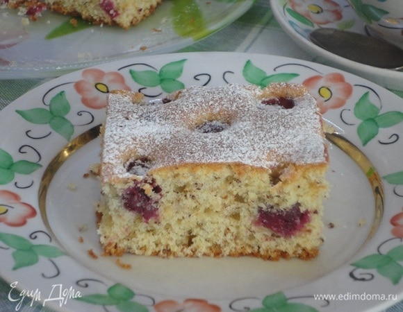 Ореховый бисквит с вишней Ореховый бисквит с вишней