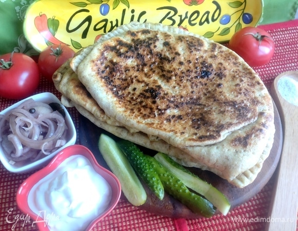 Лепешки с творогом и луком