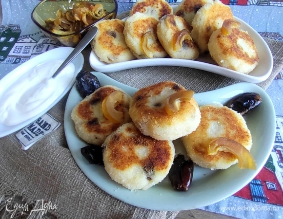 Манники с финиками