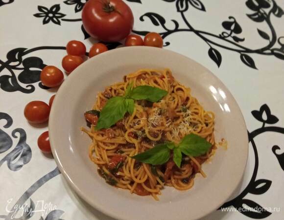 Спагетти с острым соусом