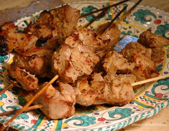 Шашлык, замаринованный с розмарином, чесноком и горчицей 