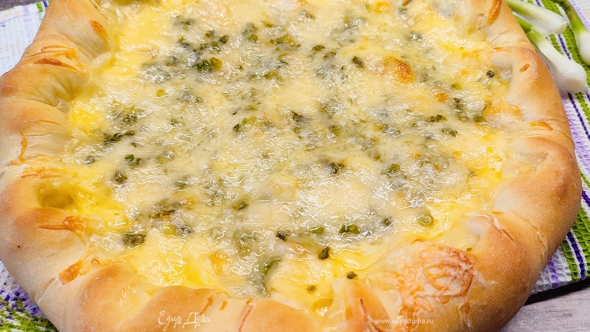 Пирог с сыром и зеленым луком