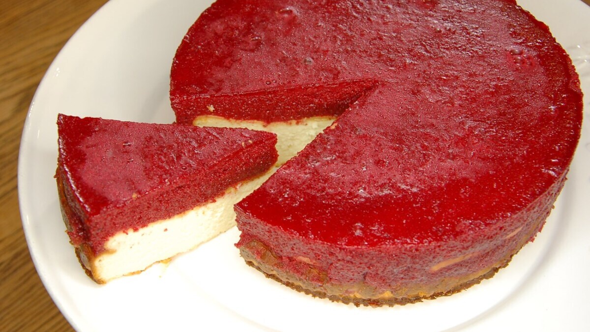 Запеканка с белым шоколадом и вишней