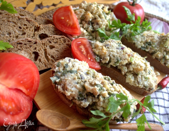 Яичный салат со шкварками