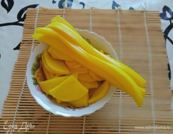 Маринованный дайкон танмуджи Маринованный дайкон танмуджи