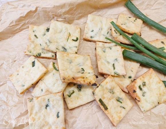 Крекеры с зеленым луком и сыром Крекеры с зеленым луком и сыром