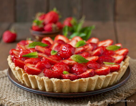 Тирольский пирог с клубникой