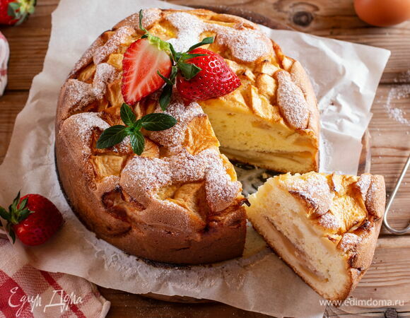 Шарлотка с яблоками и клубникой Шарлотка с яблоками и клубникой