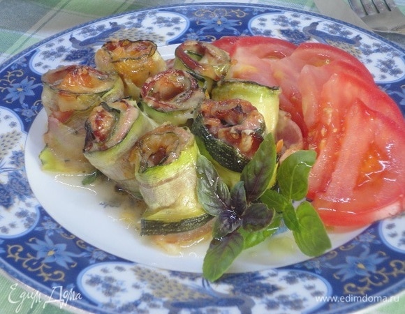 Рулетики из кабачков с беконом