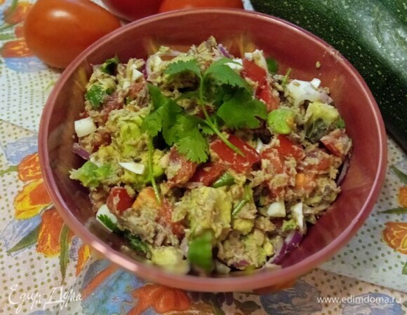 Салат с авокадо и тунцом Салат с авокадо и тунцом