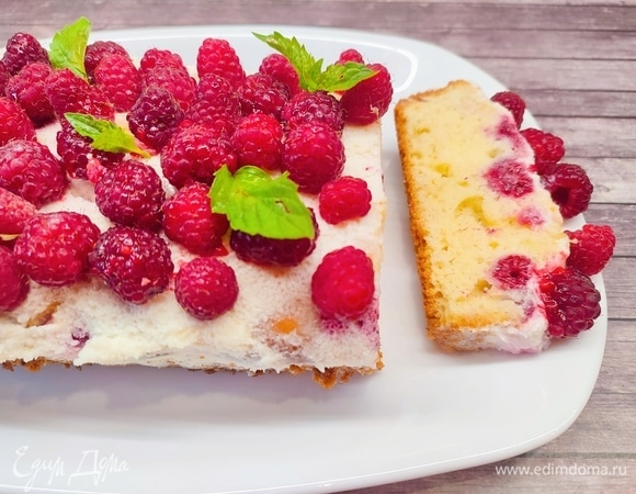 Пирог с малиной и сметанным кремом